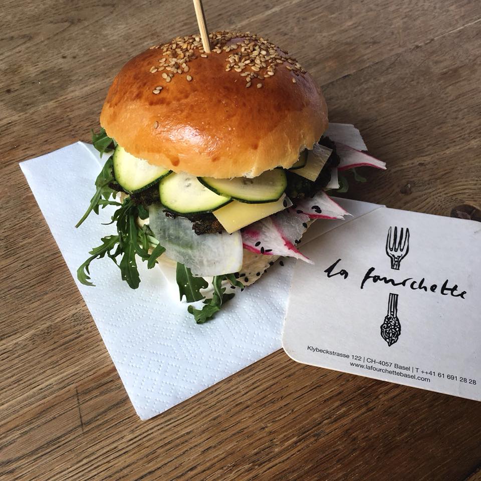 https://sarahweishaupt.ch/media/pages/home/erscheinungsbild-restaurant-la-fourchette/2f8feda4f7-1725022616/34537193_2093123364279962_757389818765246464_n.jpg
