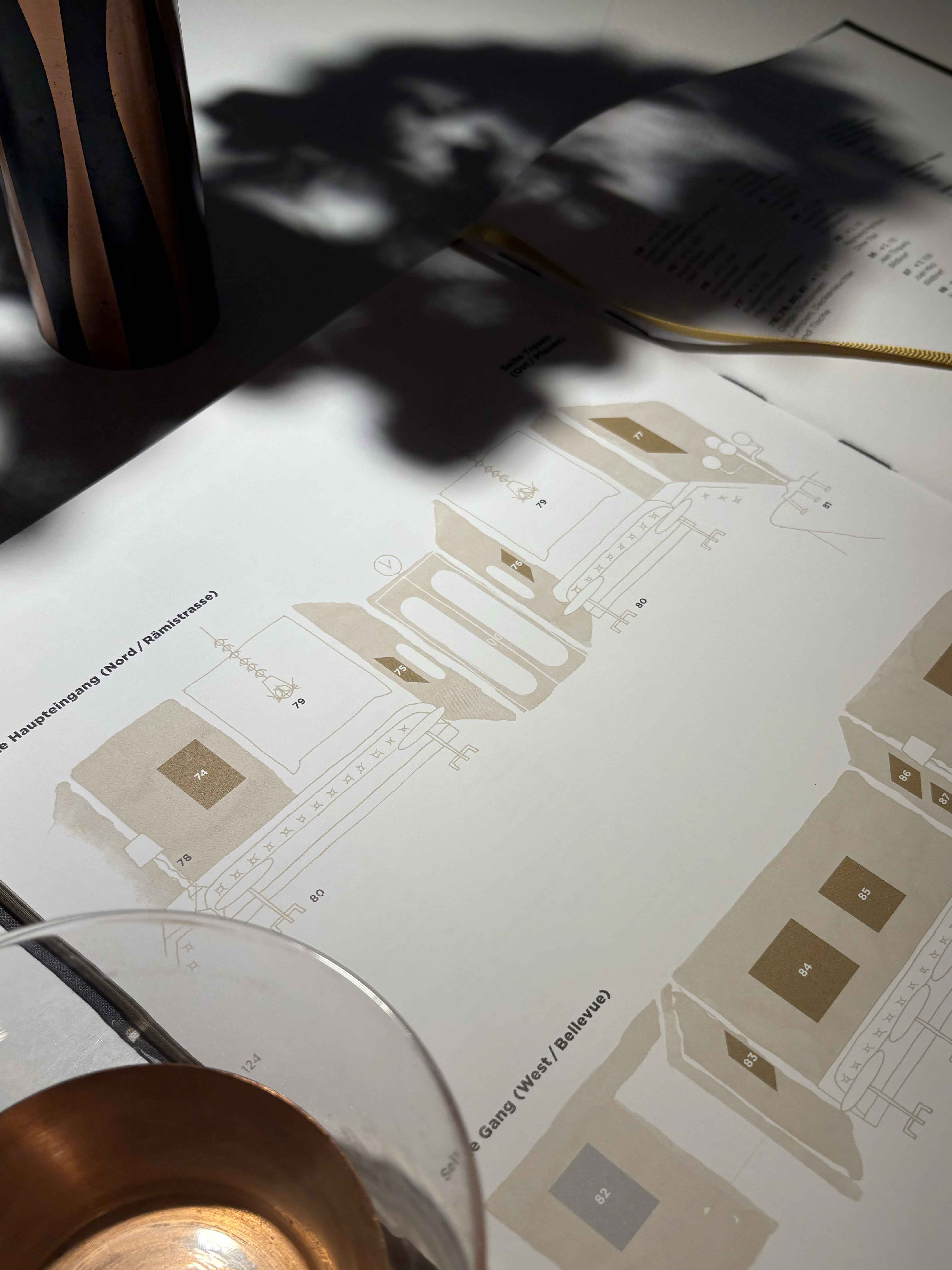 https://sarahweishaupt.ch/media/pages/home/illustrationen-haengung-kunstsammlung-kronenhalle-zuerich/f93203f5c4-1744119736/4.jpg